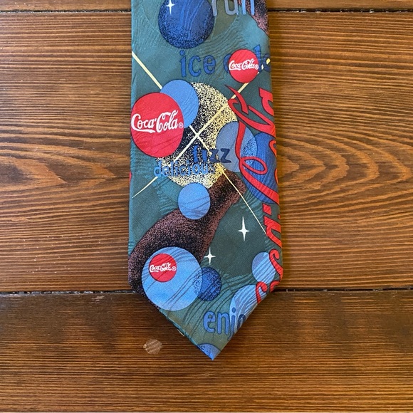 Coca Cola Multi Color Tie USA made - Picture 4 of 7